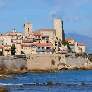 studio-meuble-proche-plages-et-vieille-ville.fr-provencehotel.com/