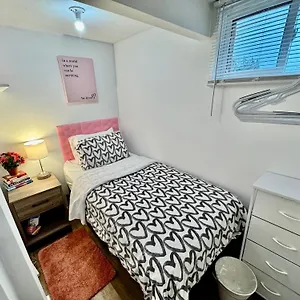Tiny Private On The 1st Floor With Shared Bathroom Near Seatac Airport And Downtown Homestay Seattle